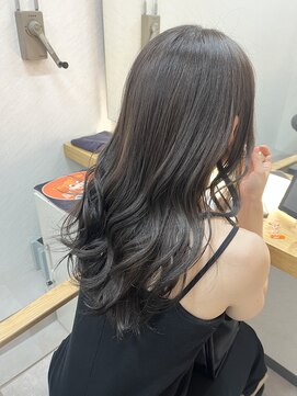 エクラートリアーラ 町田店(ECLART Reala) グレーアッシュで作る透ける暗髪