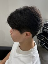 ヒュイル バイ ニアウ(Hwyl by Niau)&nbsp;メンズカットセンターパートニュアンスパーマくせ毛刈り上げ