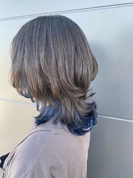 エミタス 柳通り(Emitas.) 【和歌山美容室】ウルフカット×インナーブルーで可愛らしく