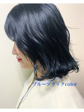 ワット 新宿店 黒染めは使いたくない！暗髪透明感ブルーブラック担当satomi