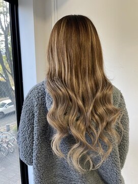 フツーロ 栄(FUTURO) ＃バレイヤージュ＃ハイトーン＃ヨシンモリ