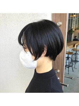 ステイシー(STACY) STACY 前下がりショート (那覇 小禄 奥武山公園)