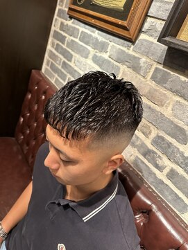 ミリオンバックス 御徒町店(Million Backs) クロップ/濡れパン/ビジネススタイル<理容室>[メンズ]