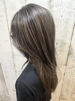 ロイズ ヘアデザイン アンド スパ(LOES) グレージュ×白髪ぼかしハイライト×イメチェンヘアスタイル