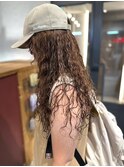ロングヘア　ウェーブパーマ　ハードパーマ　ブラウンカラー