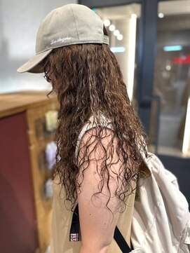 アトリエ(atelier.) ロングヘア ウェーブパーマ ハードパーマ ブラウンカラー