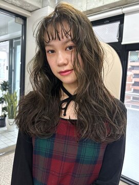 イロウ 天神大名店(IROW) オリーブグレージュ　艶髪　波巻きパーマ風　透明感【天神大名】