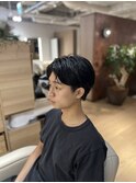 黒髪センターパート大人メンズヘア