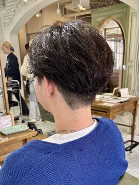 サンバイセライロ 千葉(SAN. by celilo) 刈り上げセンターパート/ニュアンスパーマ/毛流れヘア/関祐翔