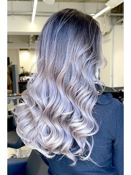 シエラ 堀江(CIERA.) クラゲヘア前下がりボブミルクティーグレージュバレイヤージュ