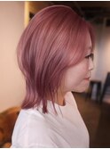 ペールピンクベージュニュアンスカラーボブルフハッシュカット