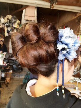 オーバーキャプテンネイキッド(OVER CAPTAIN NAKED) 個性あふれる和装アップ