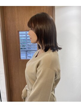 ハグ 横浜(HUG) 顔周りレイヤー外ハネボブ