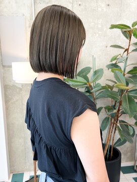 ノエ(noe) 肩上ボブ×オリーブグレージュ