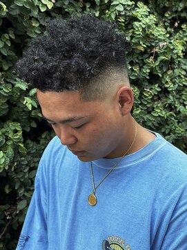 ローグ(Logue) スパイキーショートアフロ/スキンフェード/バーバー/特殊パーマ