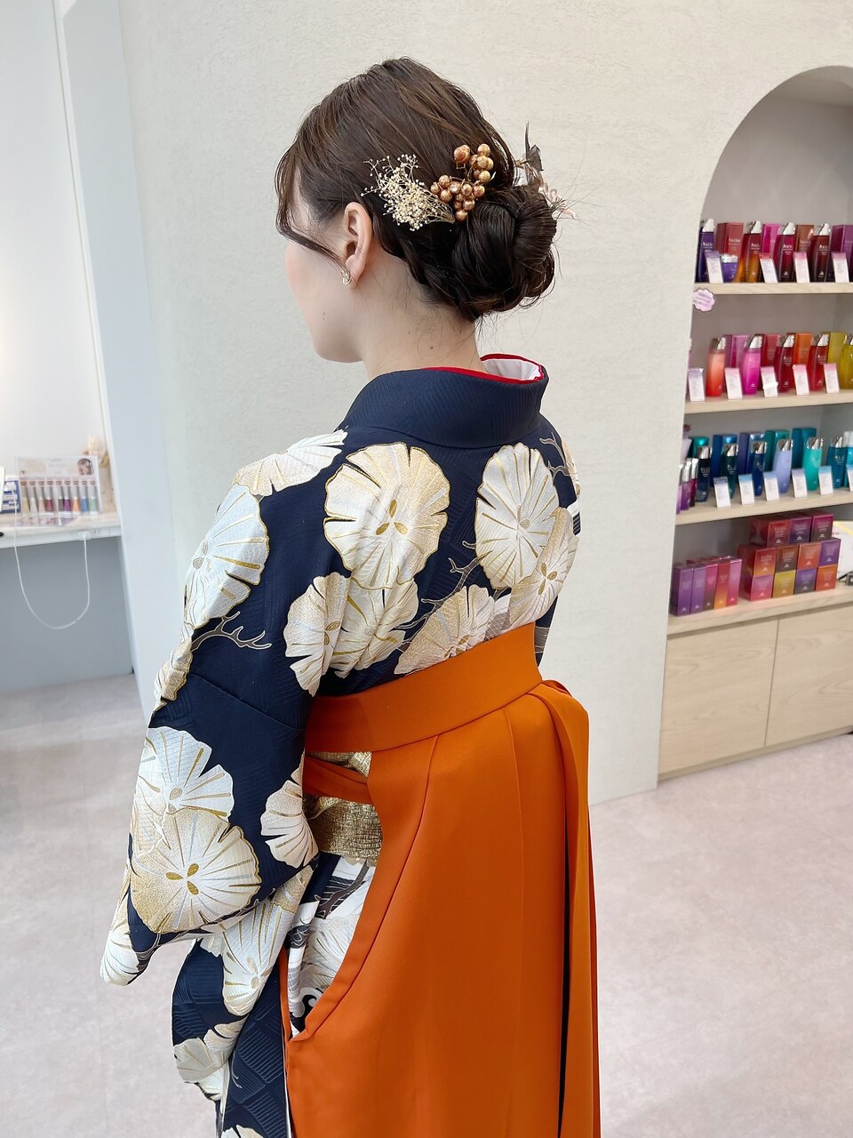 袴着付け&ヘアセット 卒業式のヘアセット、袴のお着付けご予約受付中です🌸 ＊ヘアセット＋