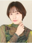 ナチュラルブラウン×耳かけOKの小顔ショートボブ×やわらか前髪