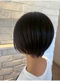 首元をすっきり見せ、横顔美人◎洗練された大人ボブ/艶感