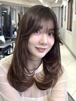 ヴェイン 渋谷(vain)&nbsp;柔らかいレイヤーカット毛流れバングシースルーミディアムヘア