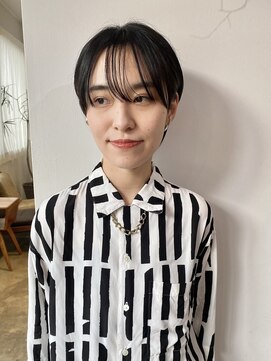 ヘアーアイストゥーレ(HAIR ICI TRE) 耳かけショートボブ アッシュブラウン ネオウルフ黒髪前髪あり