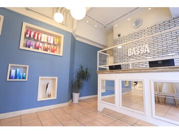 バサ 久米川店(BASSA)の写真/初めての方でも「ただいま」と言いたくなるような温かい雰囲気と親しみやすいスタッフが自慢のサロンです。