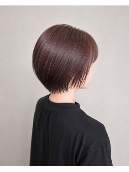 ラレ(LaRe)の写真/自然な仕上がりで白髪をカバー。ダメージレスカラーで色味を楽しめます。【オトナ上品カラー】