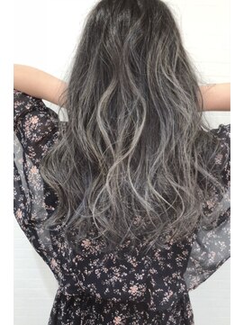 グランルッソ 岡山駅前(GRAN LUSSO) 透明感グレージュ