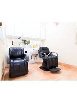 季節の旬カラーもお任せ◎気になる白髪をしっかりカバーし、ダメージを抑えて若々しい印象に仕上げます♪