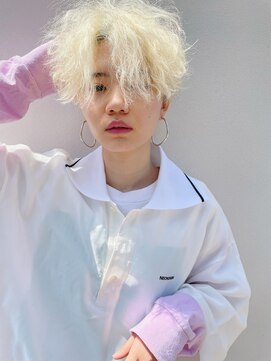 ソイ 下北沢(soi) 【White Blond】抜きっぱなしブロンド / センターパートショート