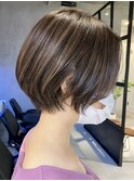 脱白髪染めハイライト ショートボブ イルミナカラー 前髪なし