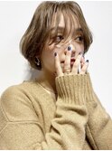 大人可愛いショートボブ レイヤーカット 長め前髪 チークバング