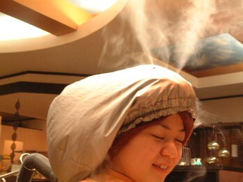 ルームオブヘアー(Room of hair)の写真/2025年の最後を飾る♪乾燥する髪には潤いの『モイスト★オゾンパーマ』冬のゆるふわパーマは楽しさ∞に♪