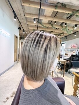 トゥルース 獨協大学前店(Hair&Make TRUTH) 艶々ホワイトベージュ