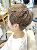 グラッシー センター北店(GLASSI)&nbsp;白髪ぼかし★ハイトーントープグレージュ★ベリーショート★坂田