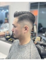 刈部倶楽舞&nbsp;サイドパート/スキンフェード　メンズ/バーバー/フェード
