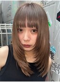顔周りレイヤーカットくびれヘアミルクティーベージュカラー
