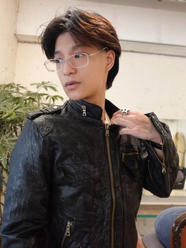 ノラ シブヤ(NORA) テーパーフェードセンターパートメンズボブブラウンカラー