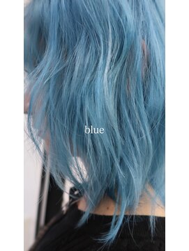 ナナ(NANA) レイヤーカット/ウルフカット/ホワイトブロンド/外ハネボブ/美髪