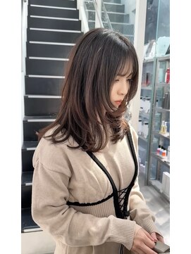 シェリ 天神(CHERIE) ミディアムレイヤースタイル［福岡/天神/大名/レイヤーカット］