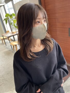 ヘッズ 高木瀬店(HEADS) 顔周りカット ミディアム レイヤー アッシュグレージュ 20代