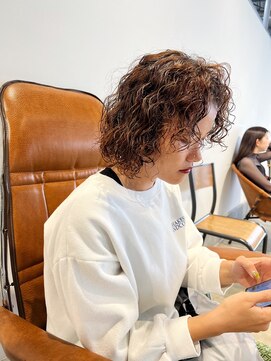 ナヌーク ダイカンヤマ(nanuk daikanyama) 海外風のくせ毛くるくるパーマ