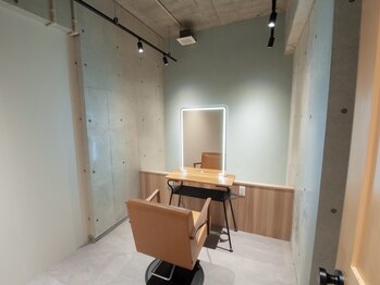 スーリール 赤坂店(Sourire)の写真/【赤坂駅徒歩30秒】インテリア&雰囲気も新たに完全個室でお子様の側でキレイになれる♪