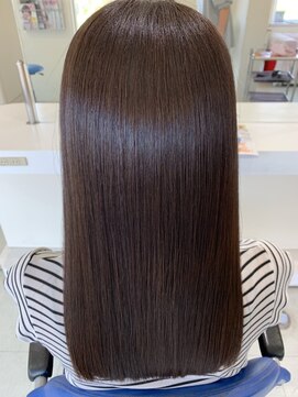 プラウド 滑らかな手触り☆アッシュベージュカラーで大人女子のイメージ