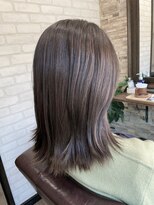 アトリエナガノ(atelier nagano)&nbsp;ニュアンスカラー/センターパート/ツヤ髪スタイル/ブルージュ