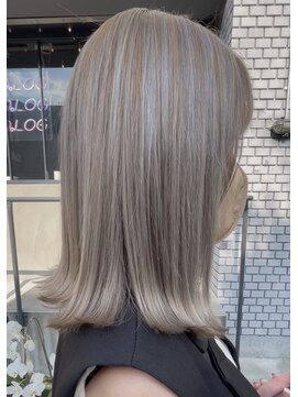 イキプラスディードットログ 大和八木駅前店(ikii+D.Log) 極細ハイライト シルバーグレージュ ケアブリーチ 大和八木