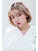 大人ショートボブ×ベージュハイライトカラー