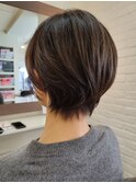 耳かけショートボブ　絶壁解消ヘア　クビレショート