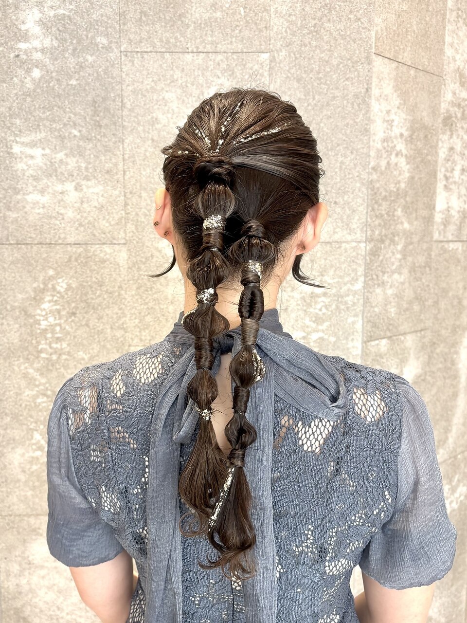 ヘアセット 結婚式ヘア お呼ばれヘア ツインポニー 編み下ろし