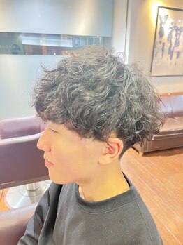 スリーク 吹田店(Sleek)の写真/人気のパーマで簡単お洒落スタイルに♪髪に優しい薬剤でダメージレス！毛先まで潤う艶の仕上がりに☆