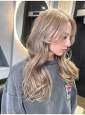 ロング レイヤーカット ブリーチ ミルクティーベージュ 顔周り
